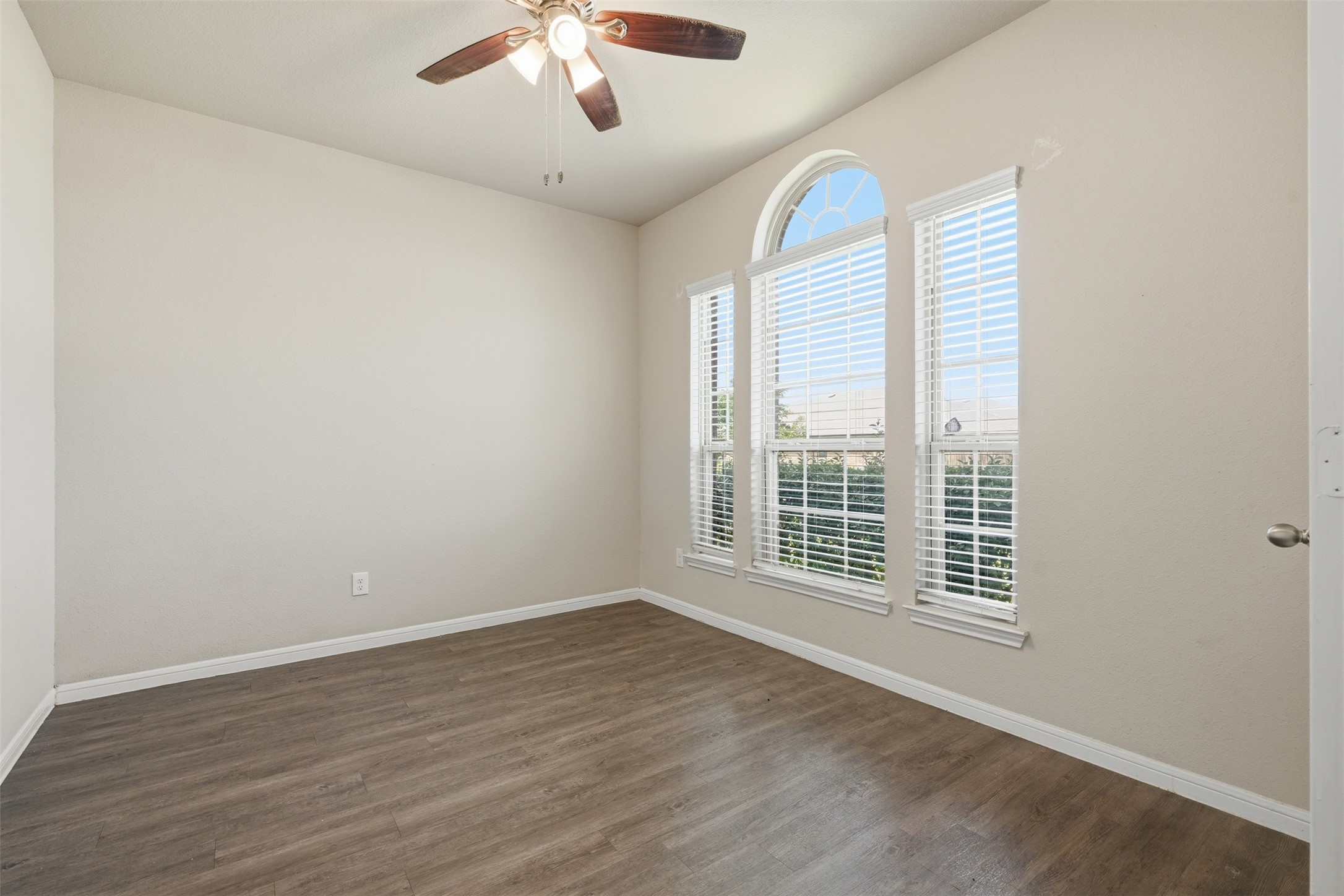 4305 E Bayou Maison Circle Property Photo 5
