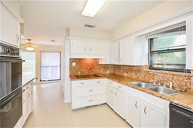 2814 Field Line Drive Property Photo 15