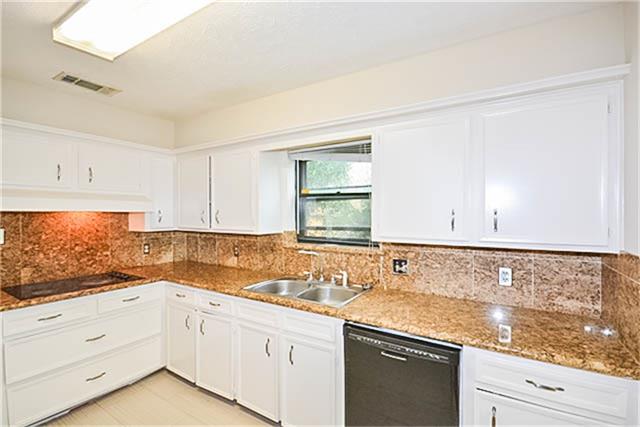 2814 Field Line Drive Property Photo 17