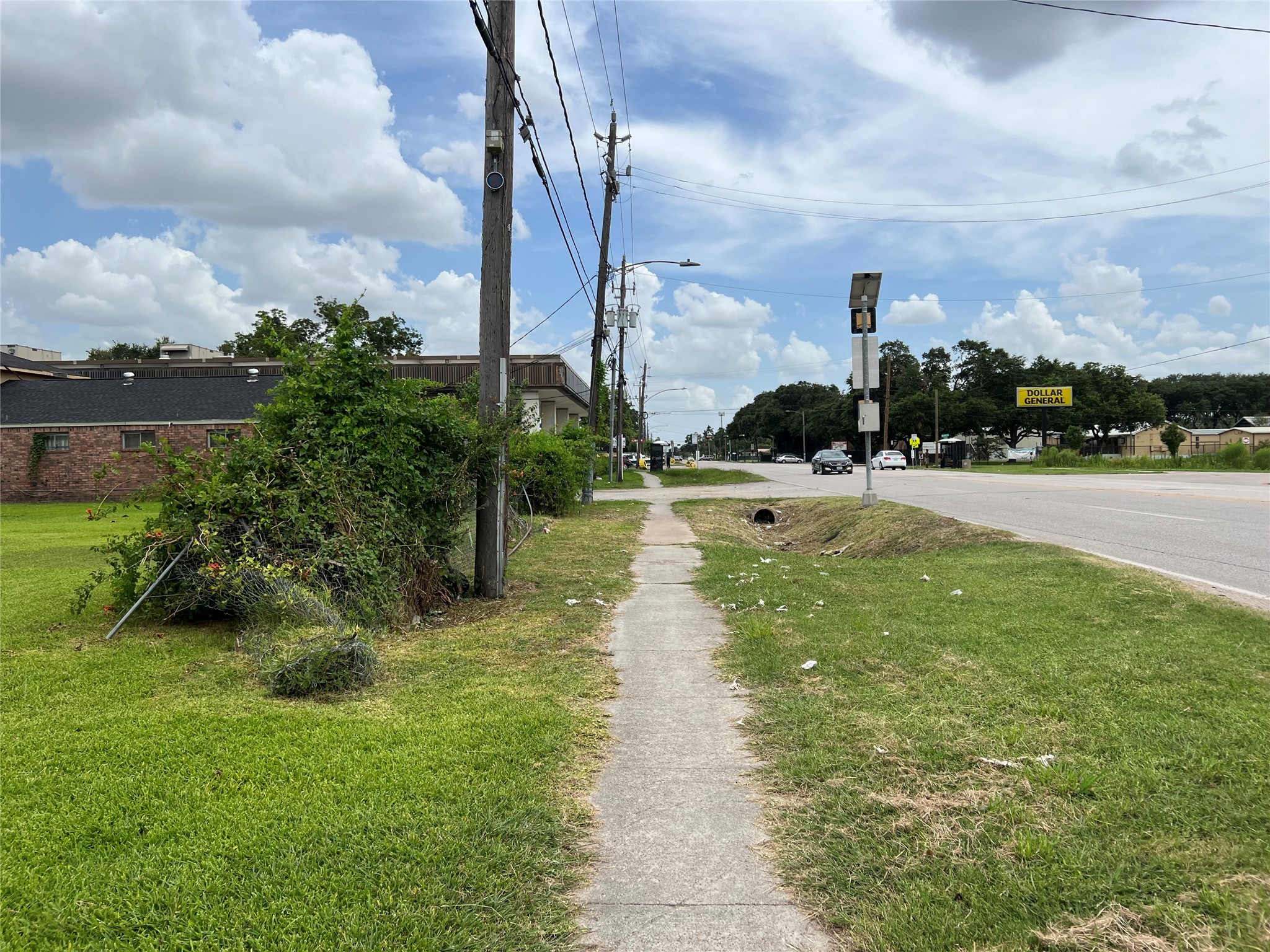 5014 Lockwood Drive Property Photo 3