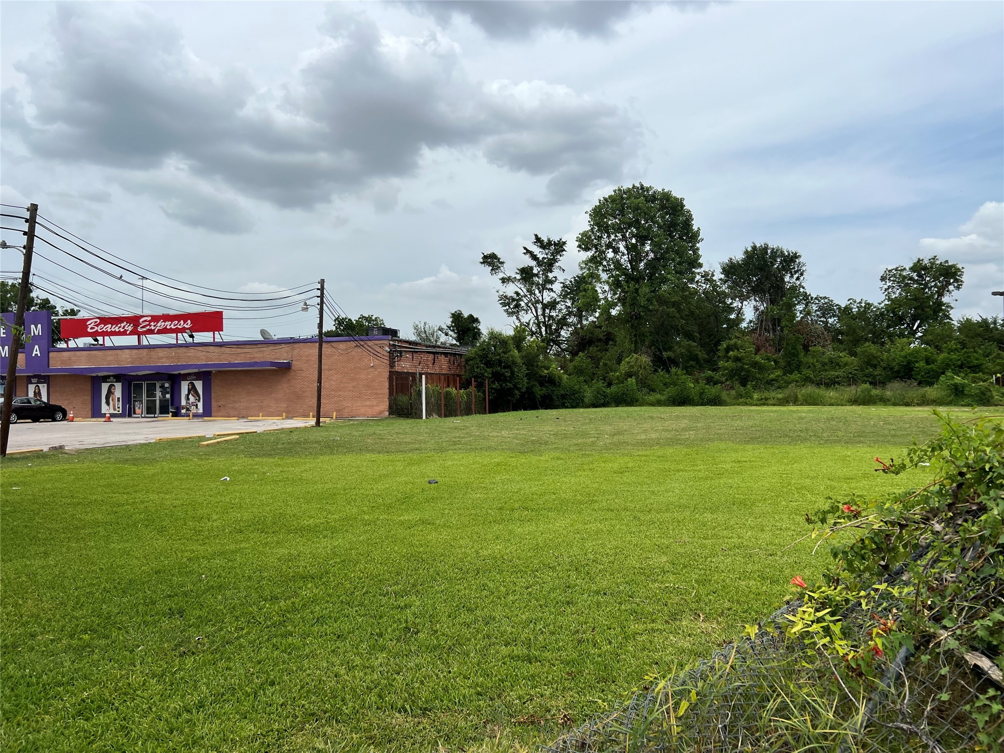 5014 Lockwood Drive Property Photo 8