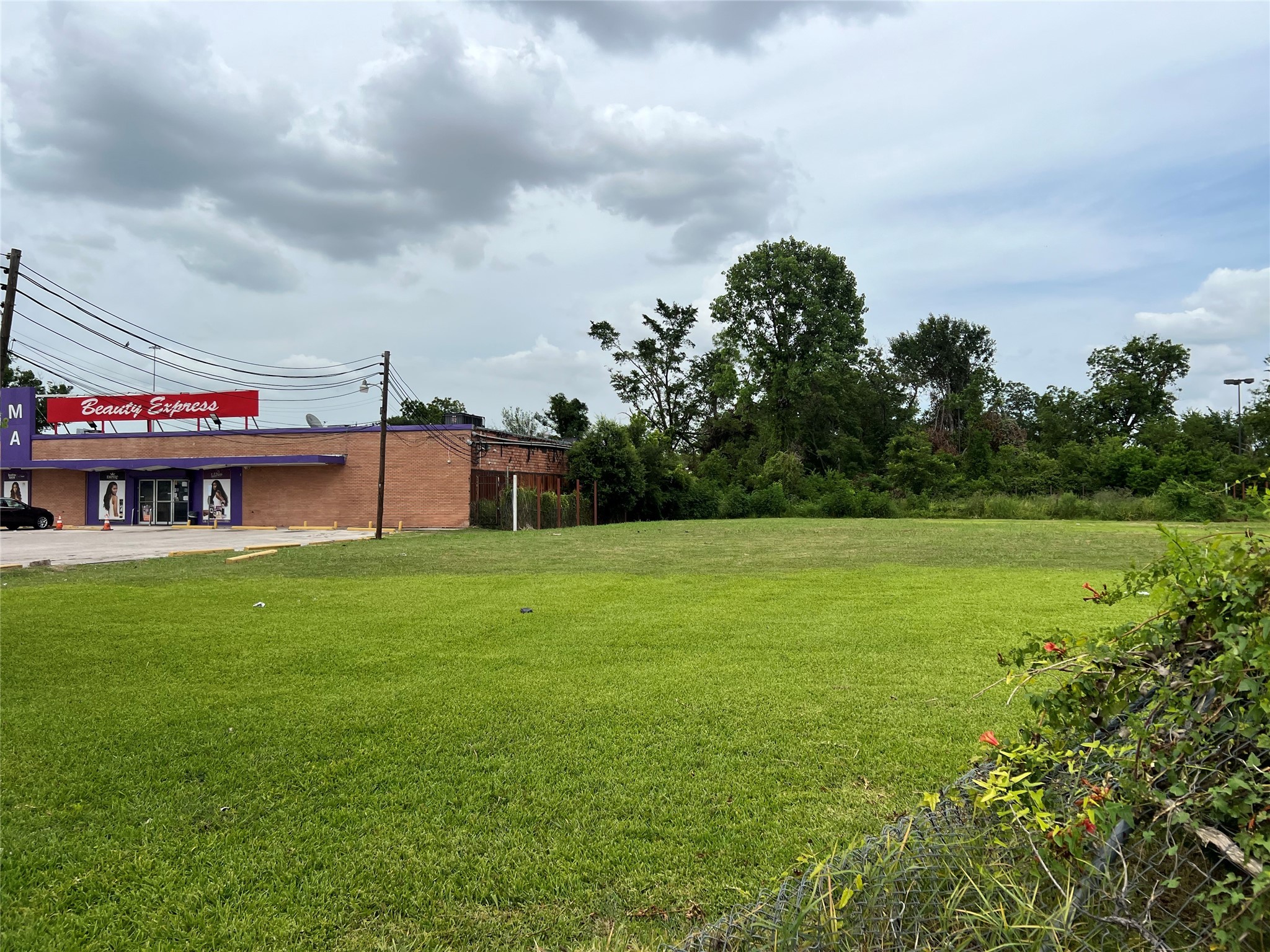 5014 Lockwood Drive Property Photo 9