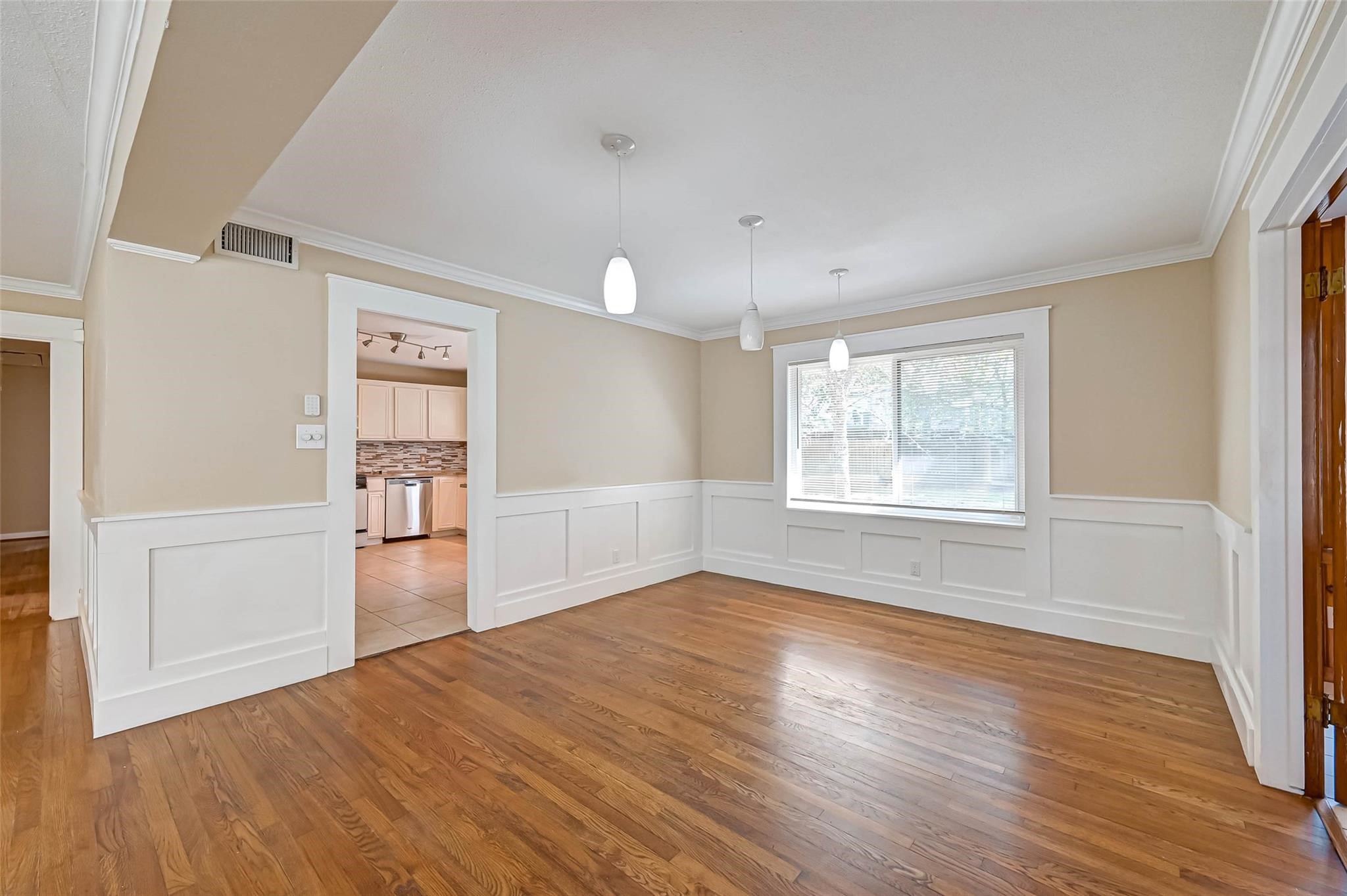 9349 Rosstown Way Property Photo 2