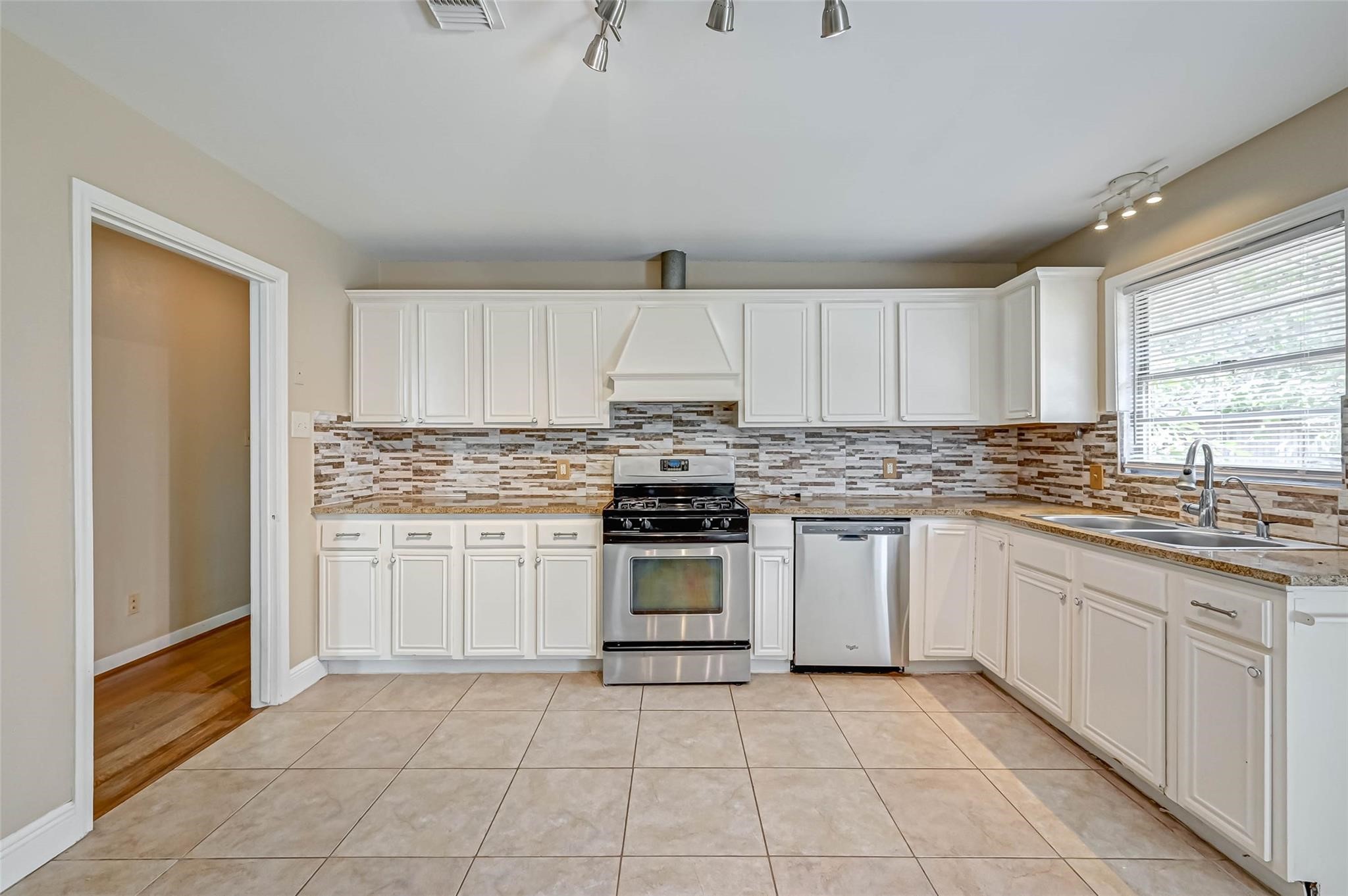 9349 Rosstown Way Property Photo 17