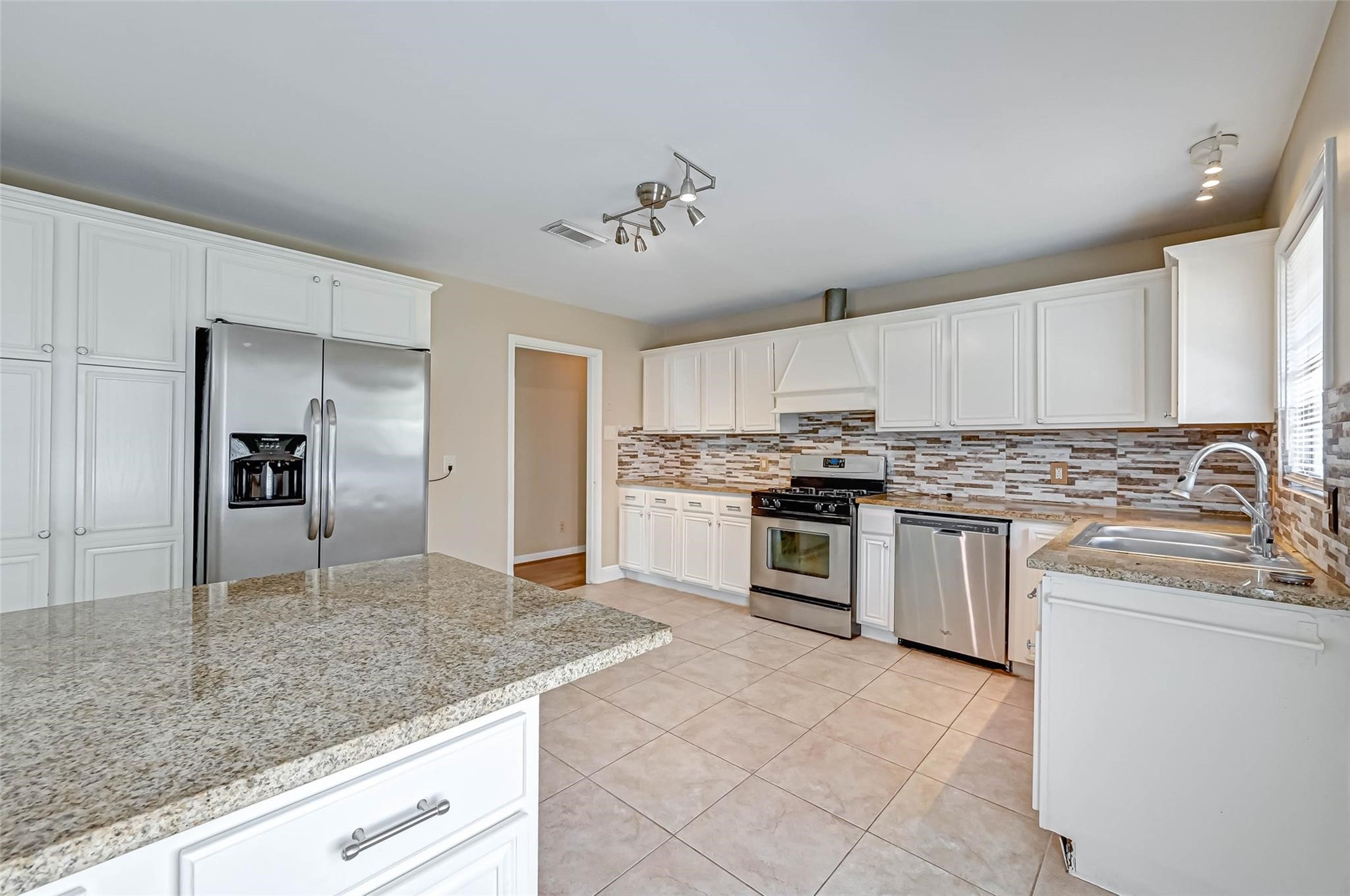 9349 Rosstown Way Property Photo 18