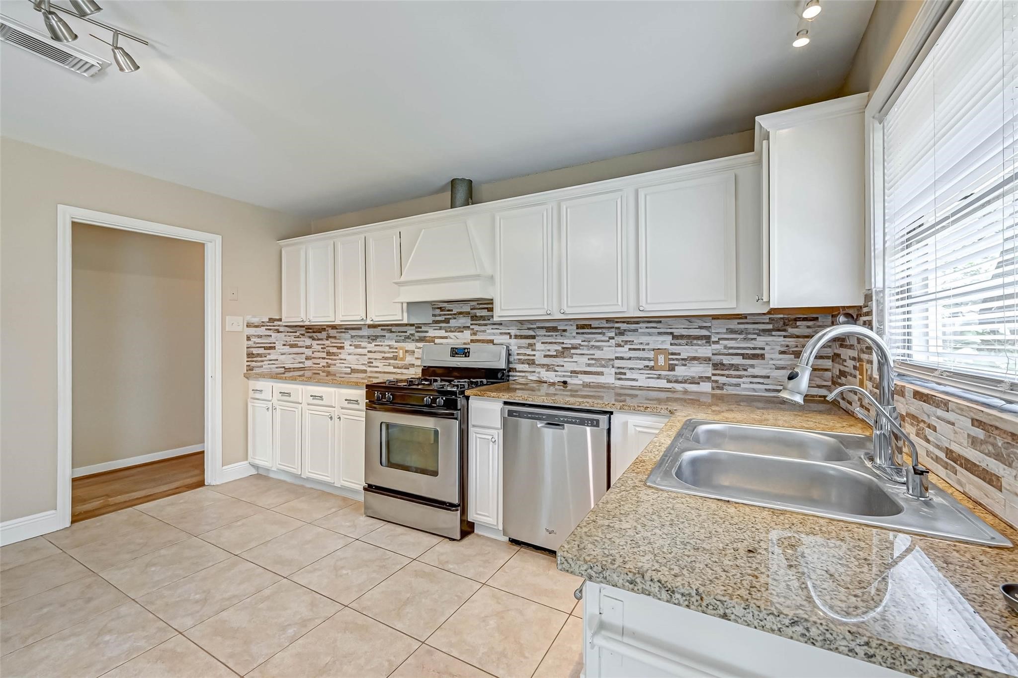 9349 Rosstown Way Property Photo 19
