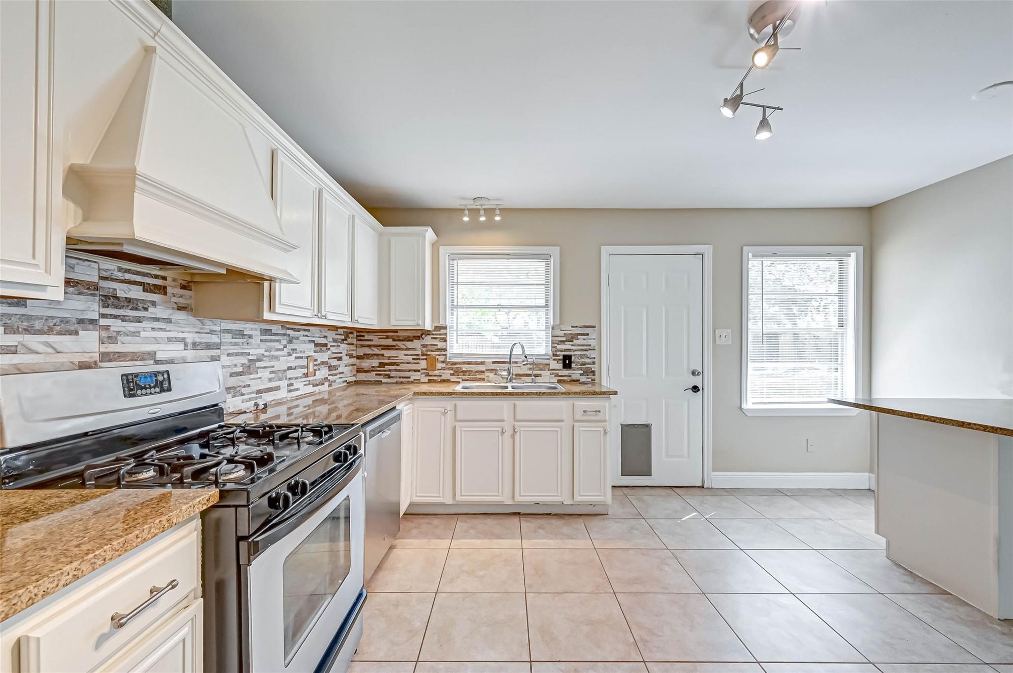 9349 Rosstown Way Property Photo 23
