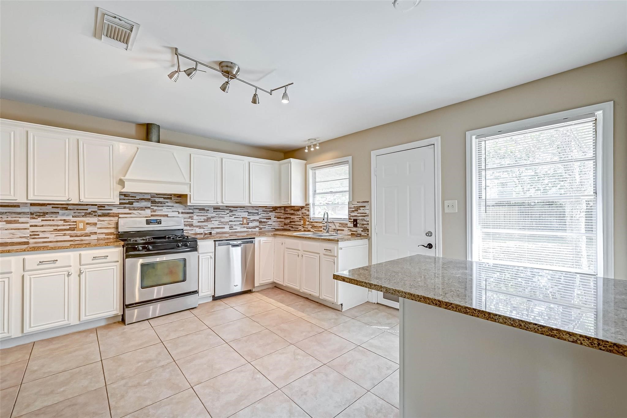 9349 Rosstown Way Property Photo 25