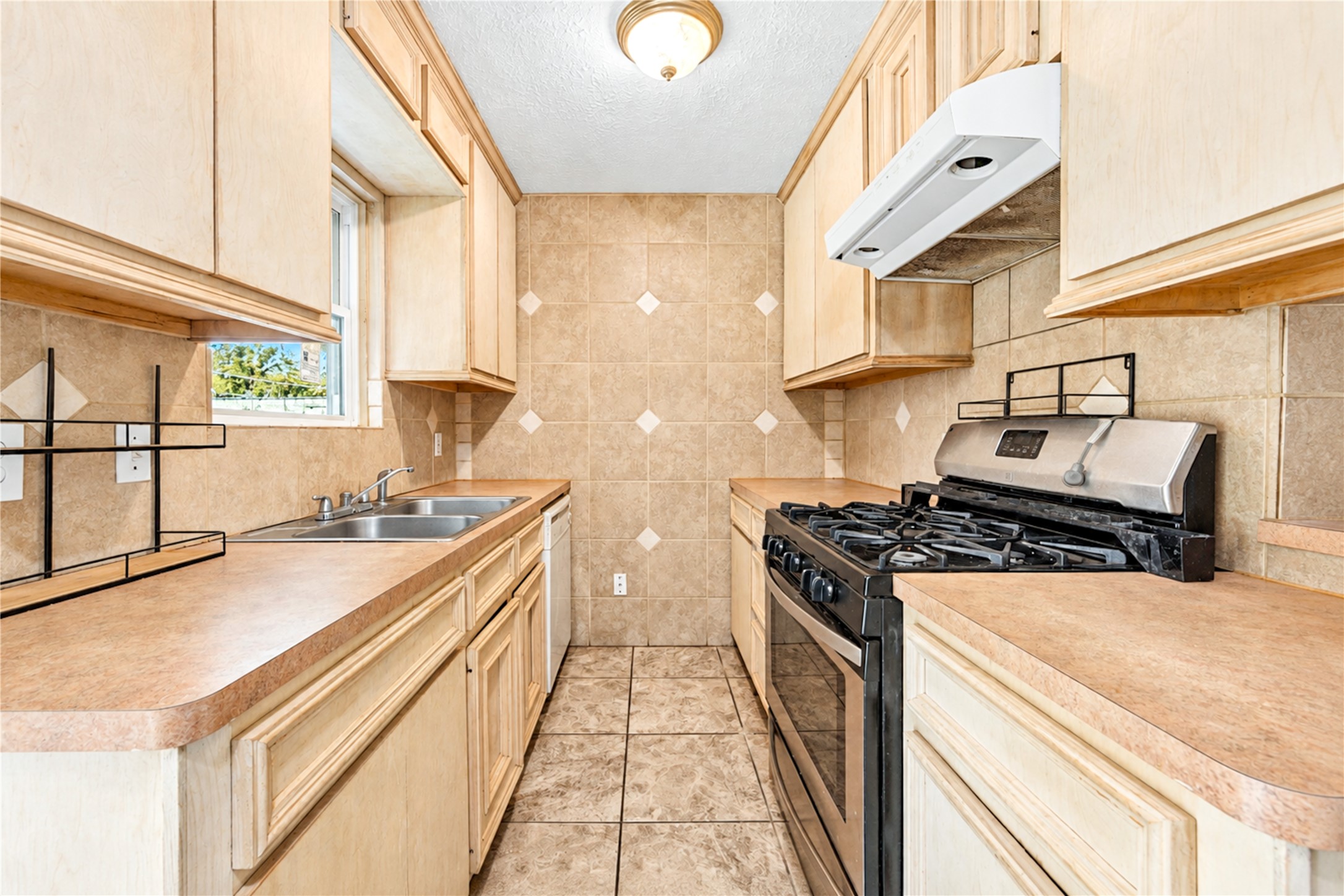 1009 Wisconsin Street Property Photo 12