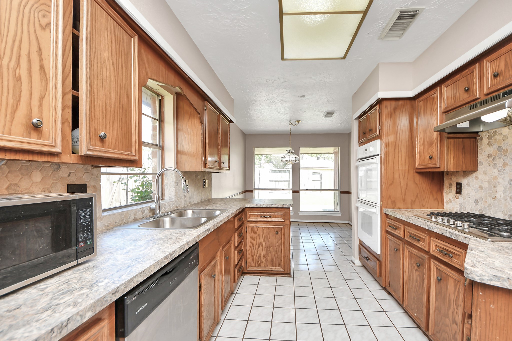 2406 Duchess Way Property Photo 20