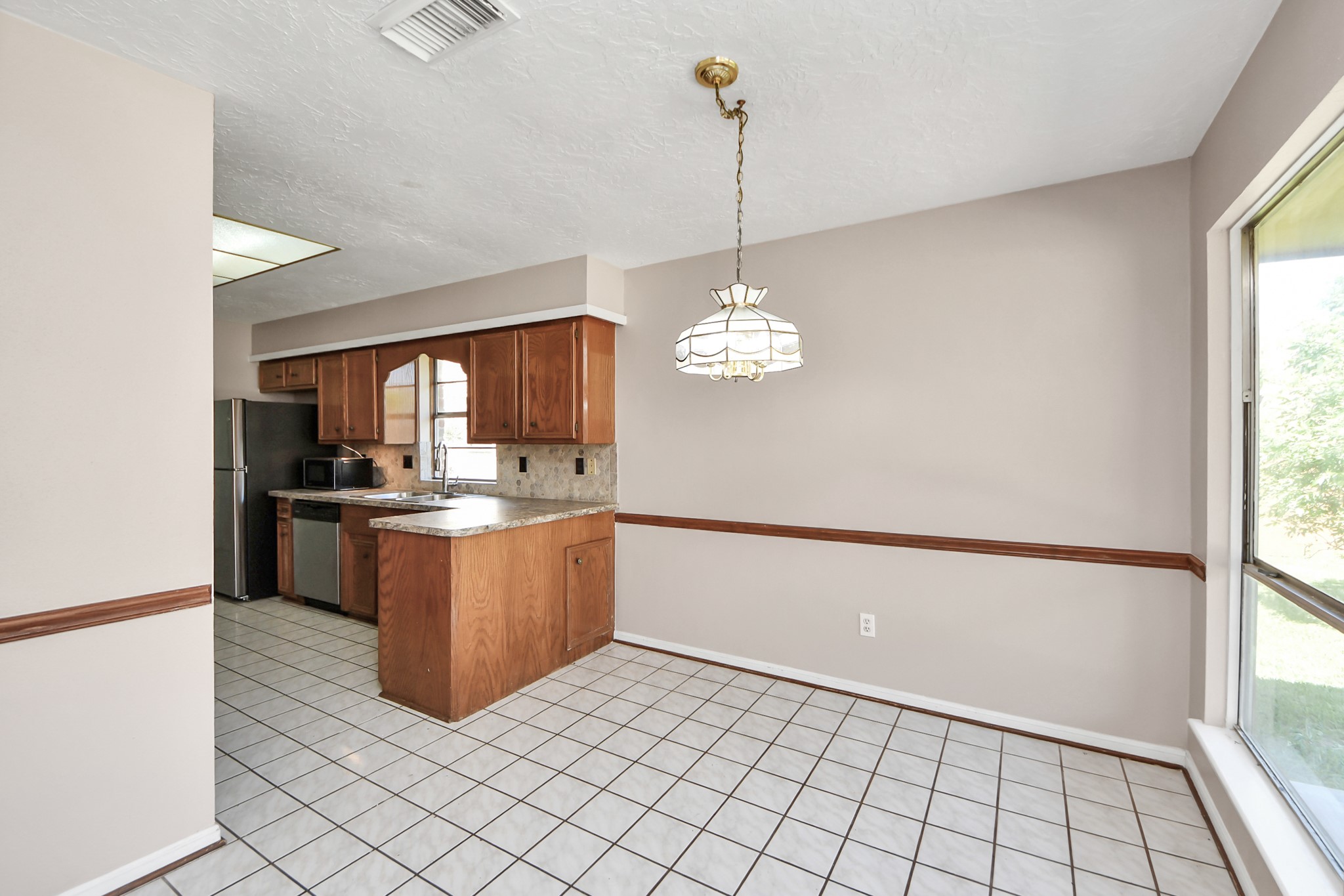 2406 Duchess Way Property Photo 22