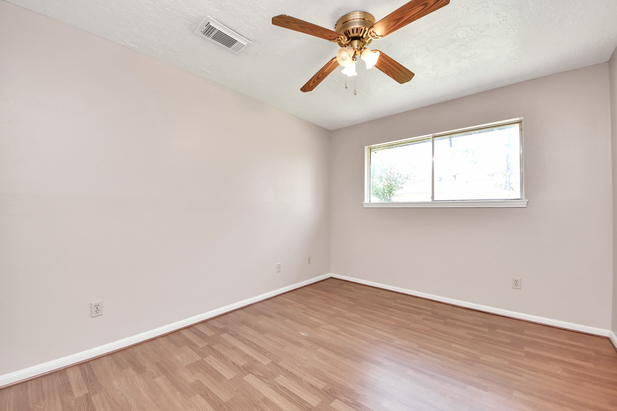 2406 Duchess Way Property Photo 28