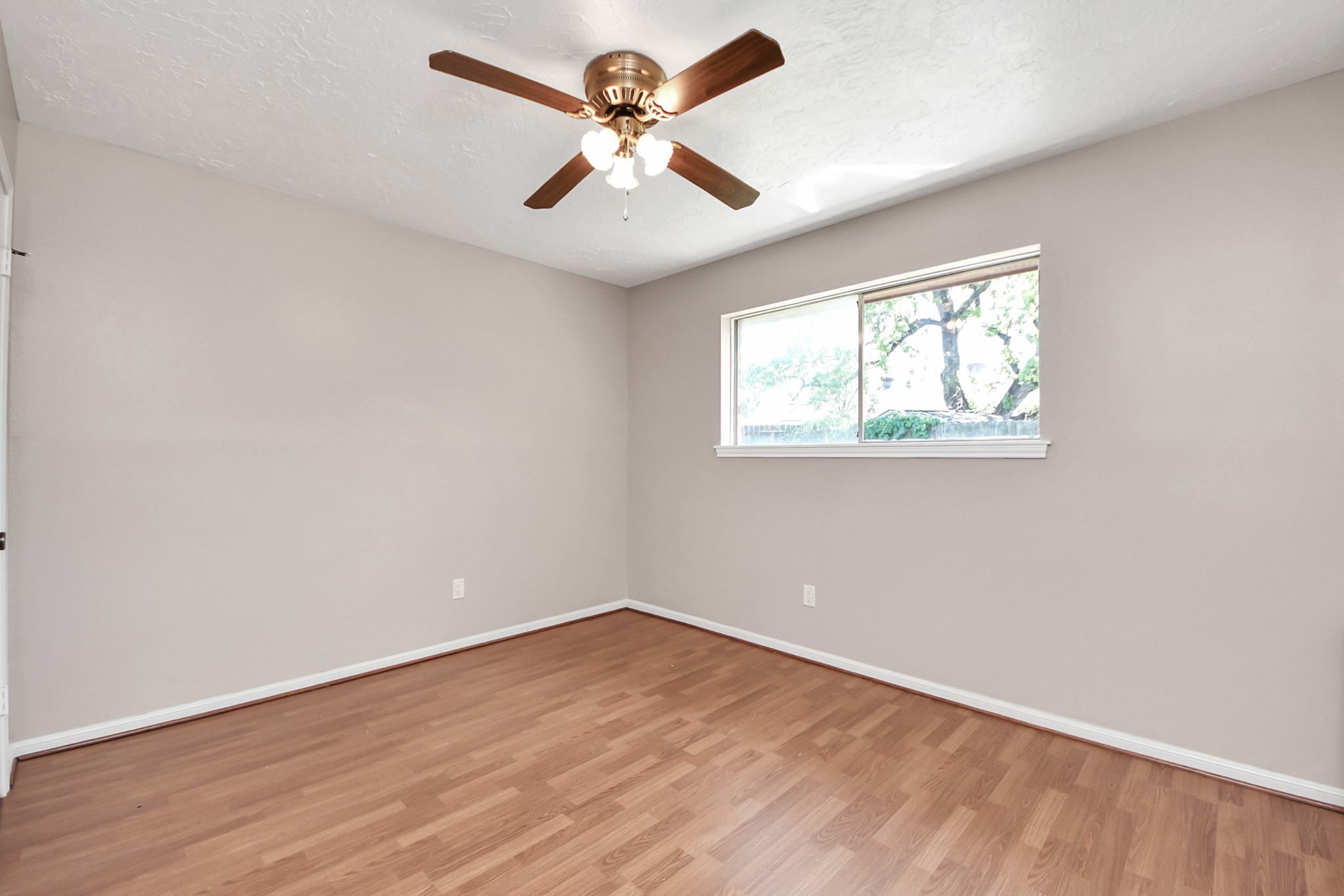 2406 Duchess Way Property Photo 30