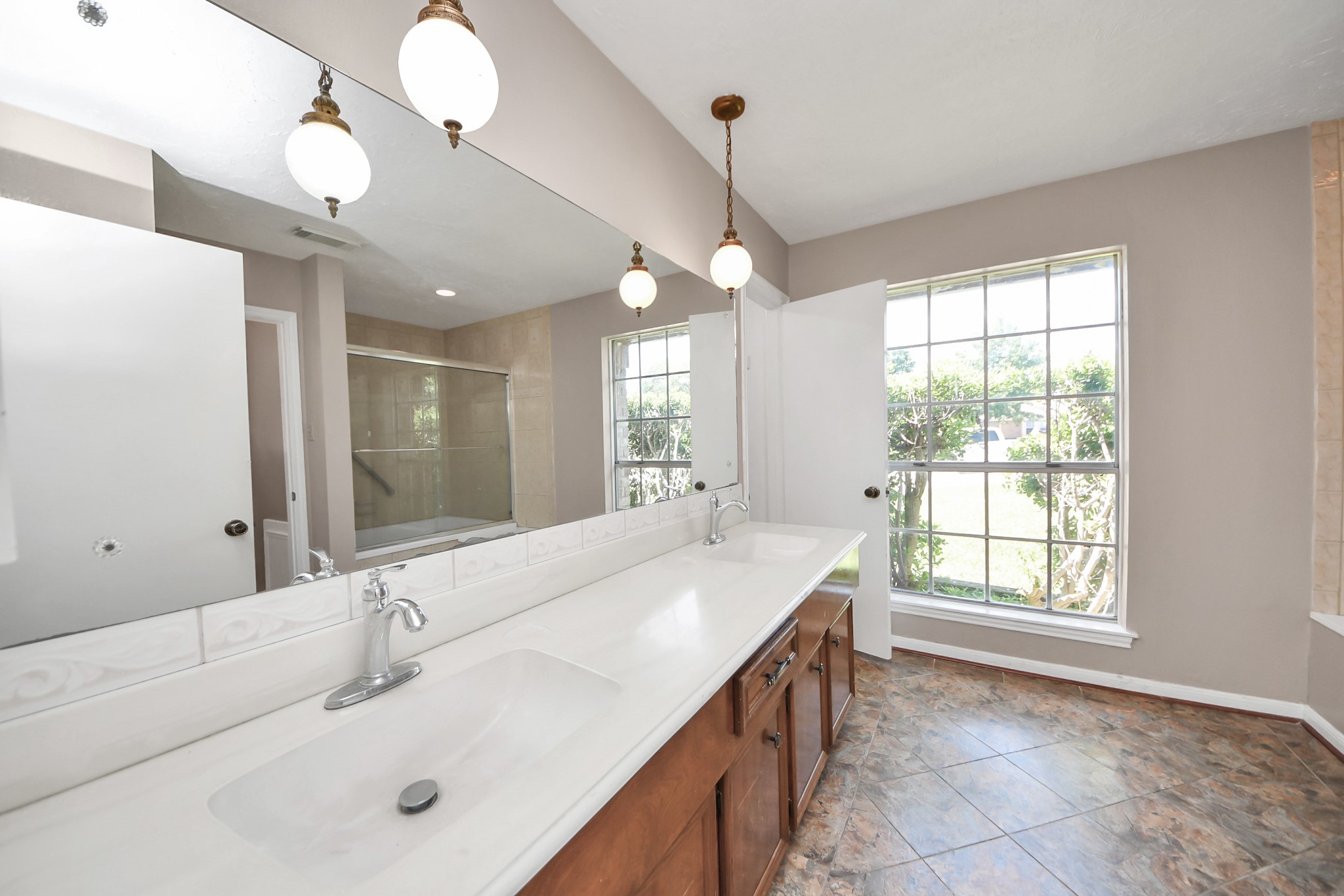 2406 Duchess Way Property Photo 36
