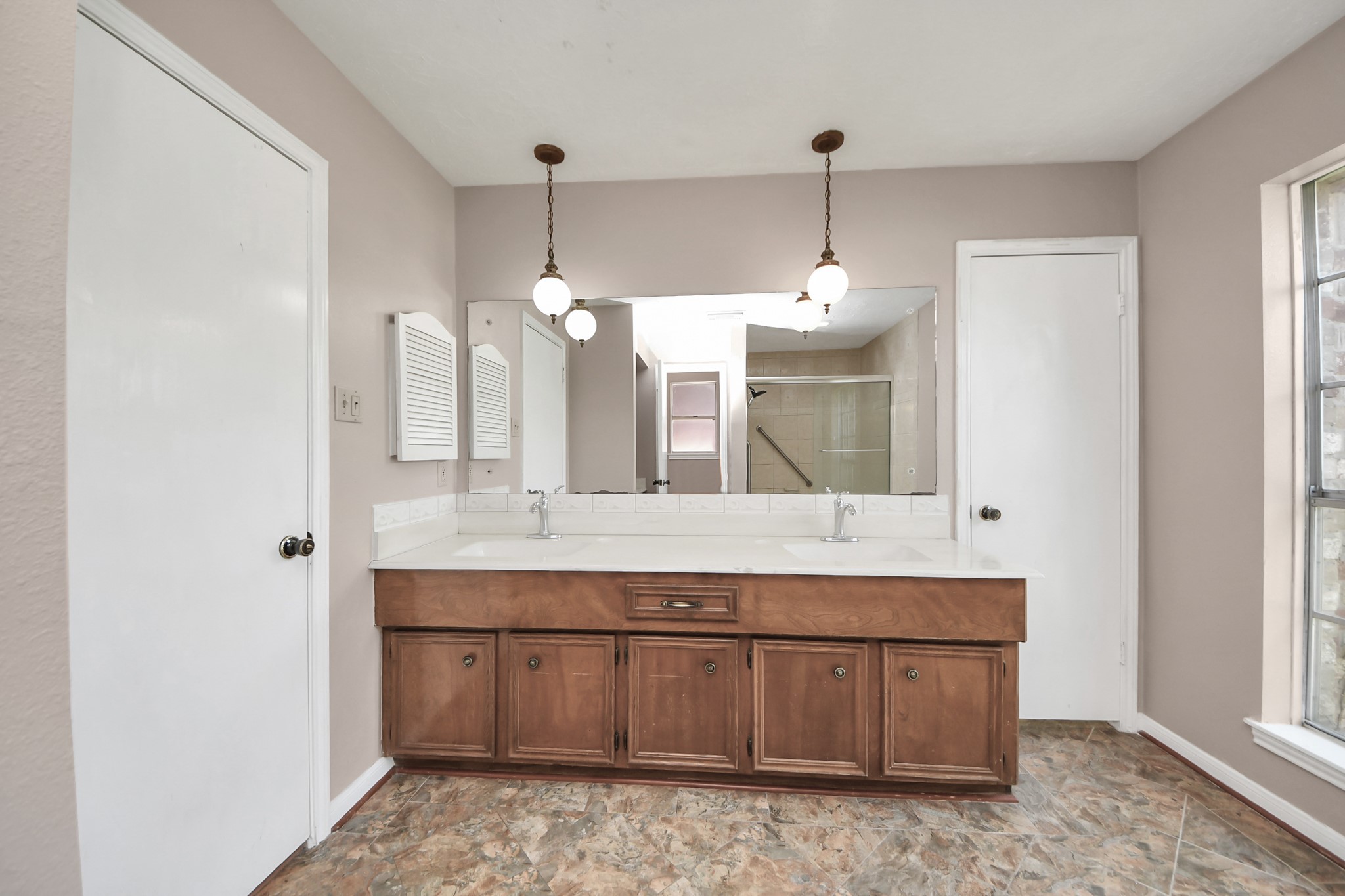 2406 Duchess Way Property Photo 37