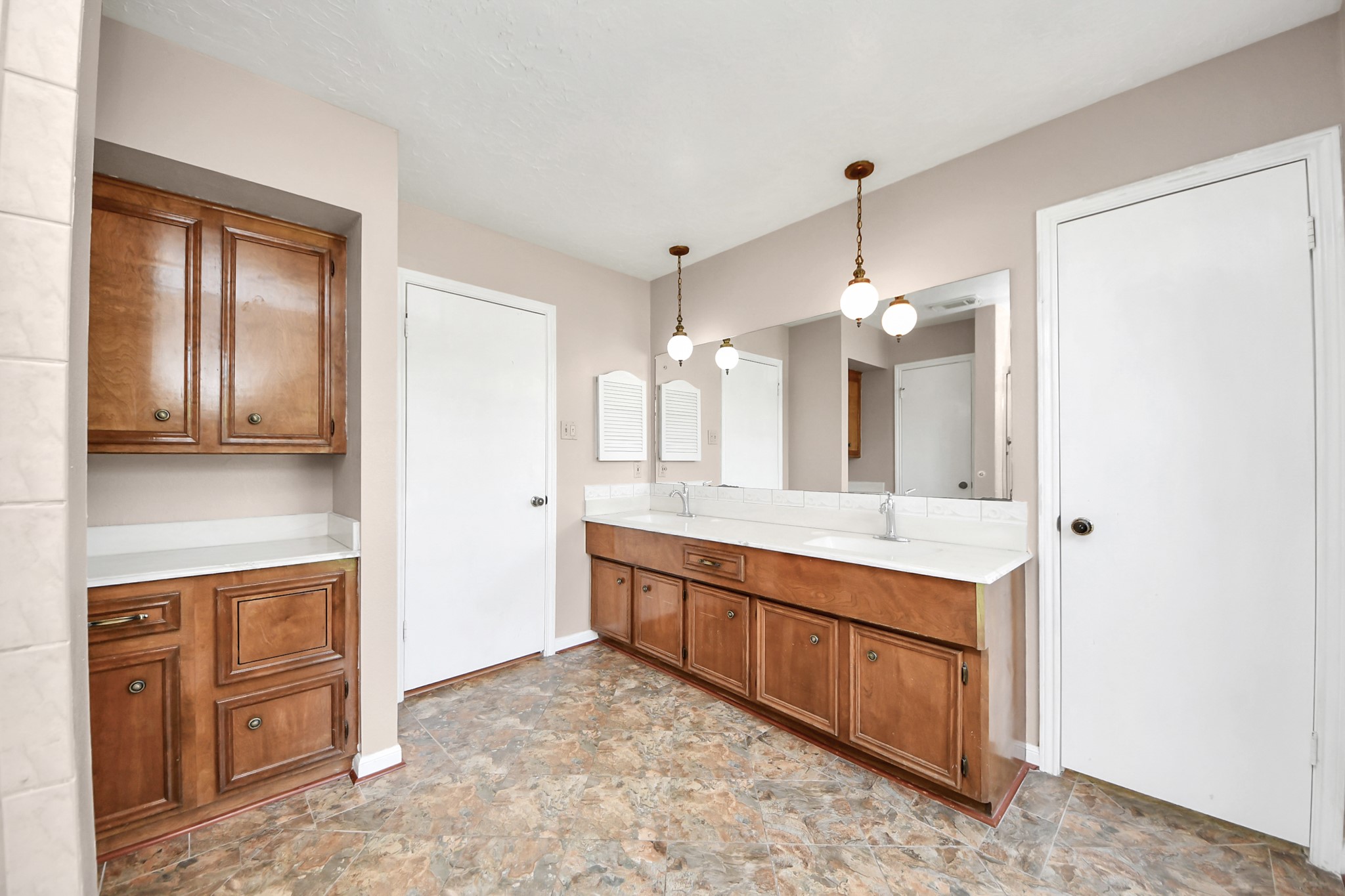 2406 Duchess Way Property Photo 39