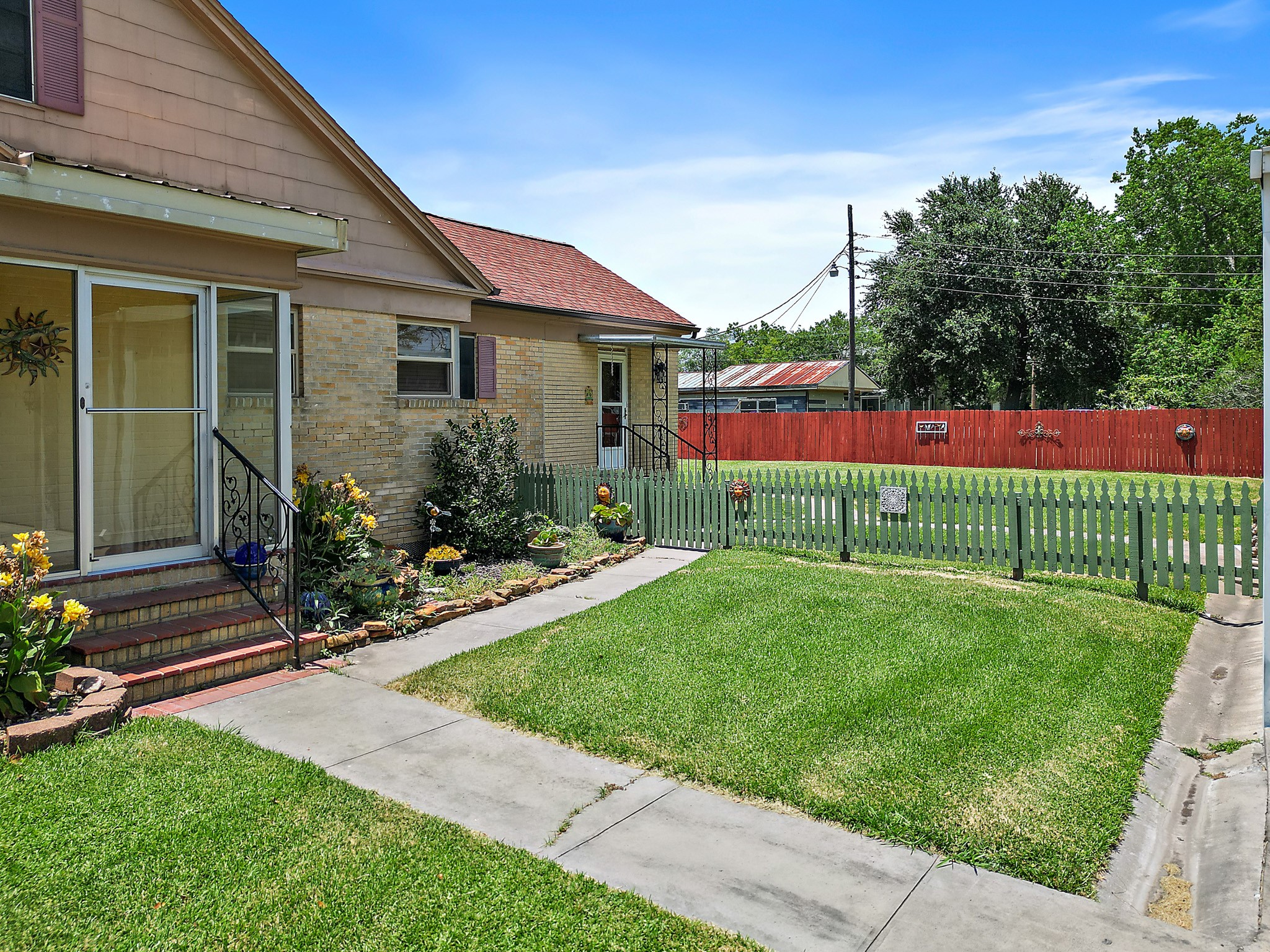 405 Park Street Property Photo 5