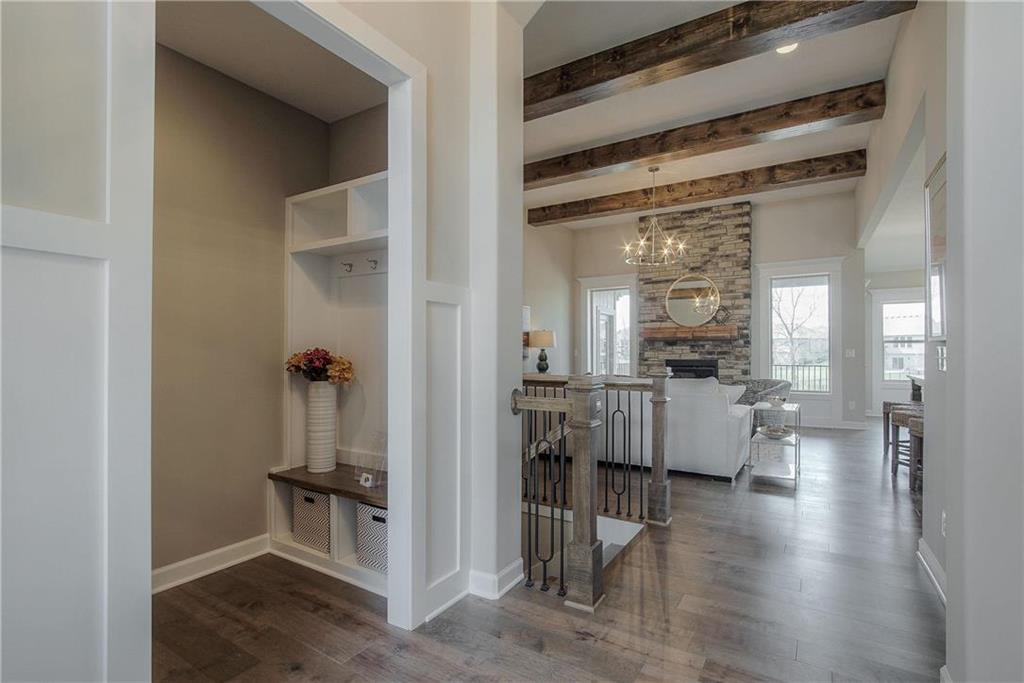 19024 Theden Street Property Photo 10