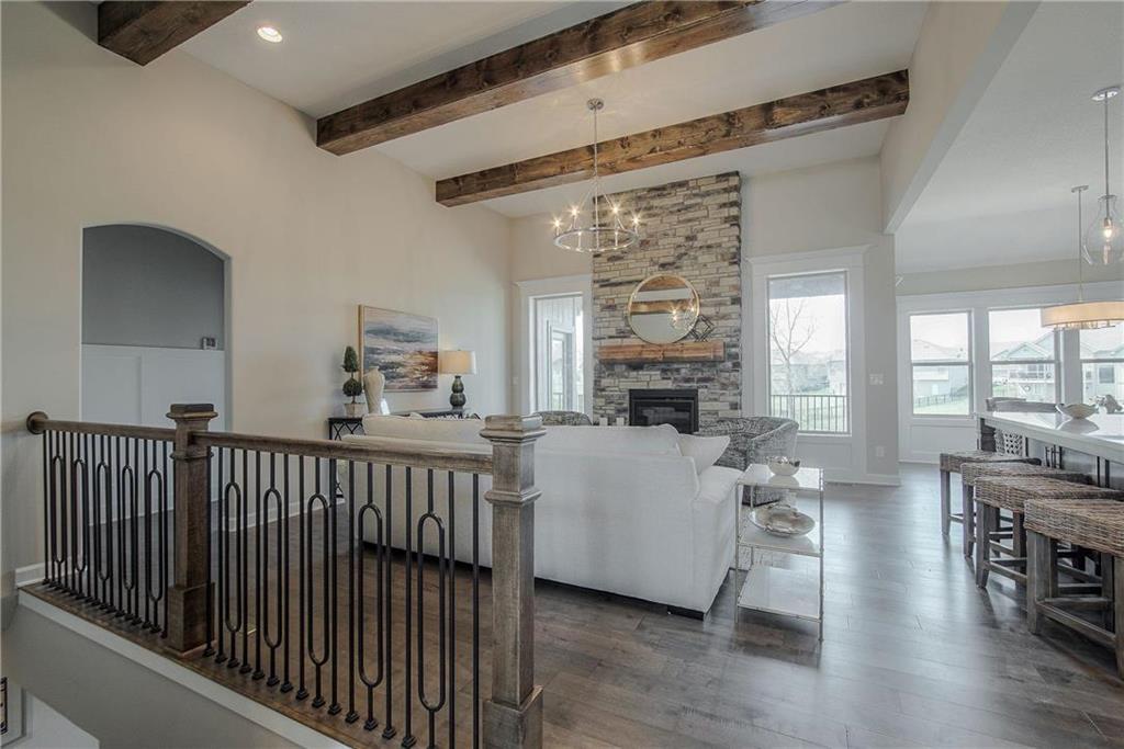 19024 Theden Street Property Photo 11