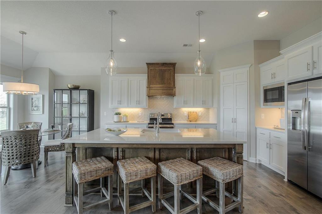 19024 Theden Street Property Photo 13