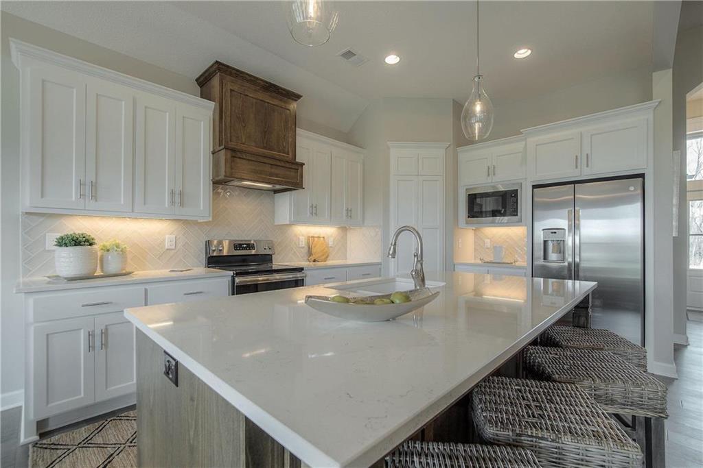 19024 Theden Street Property Photo 14