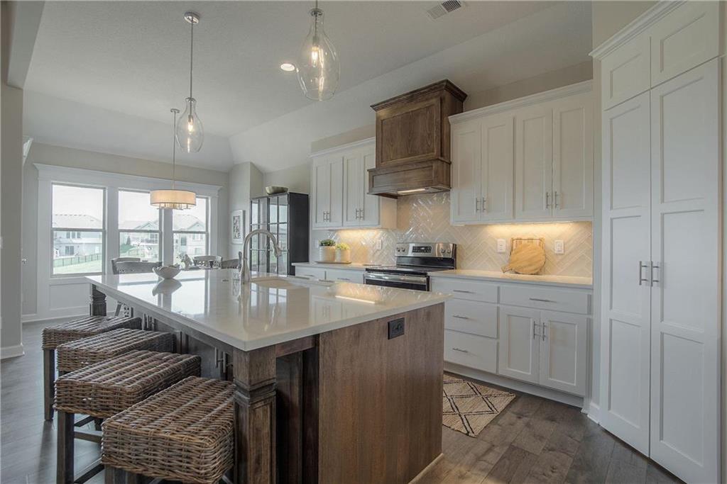 19024 Theden Street Property Photo 15