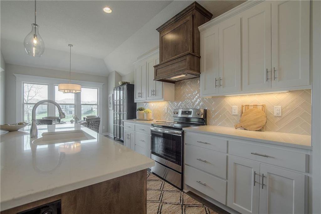 19024 Theden Street Property Photo 16