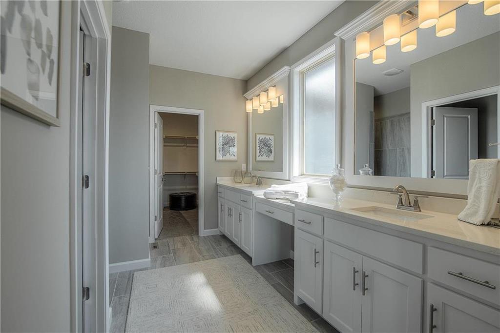 19024 Theden Street Property Photo 22