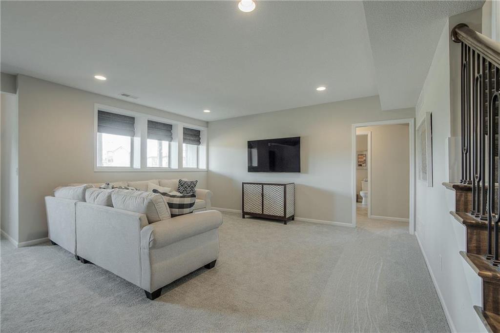 19024 Theden Street Property Photo 34