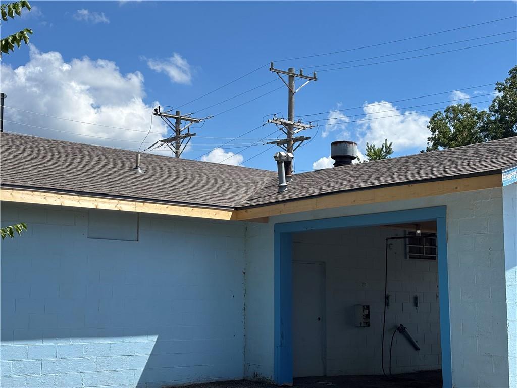 302 E 3rd Street Property Photo 8