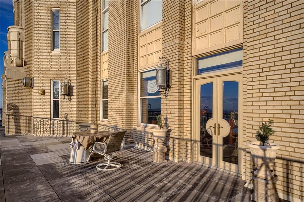 909 Walnut Street Property Photo 8