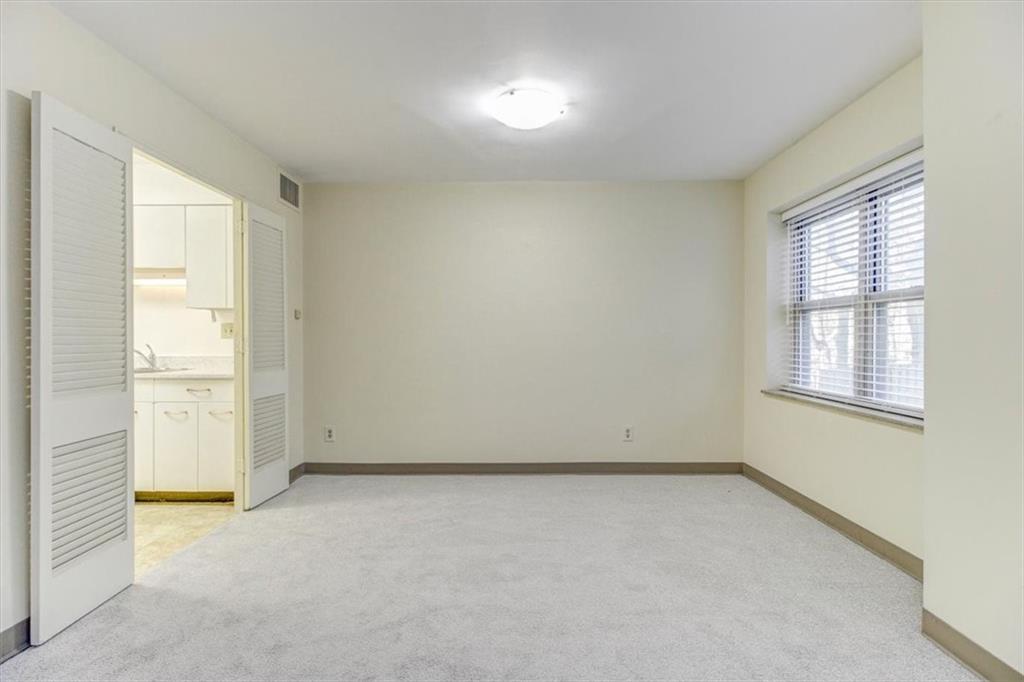 4550 Warwick Boulevard Property Photo 9