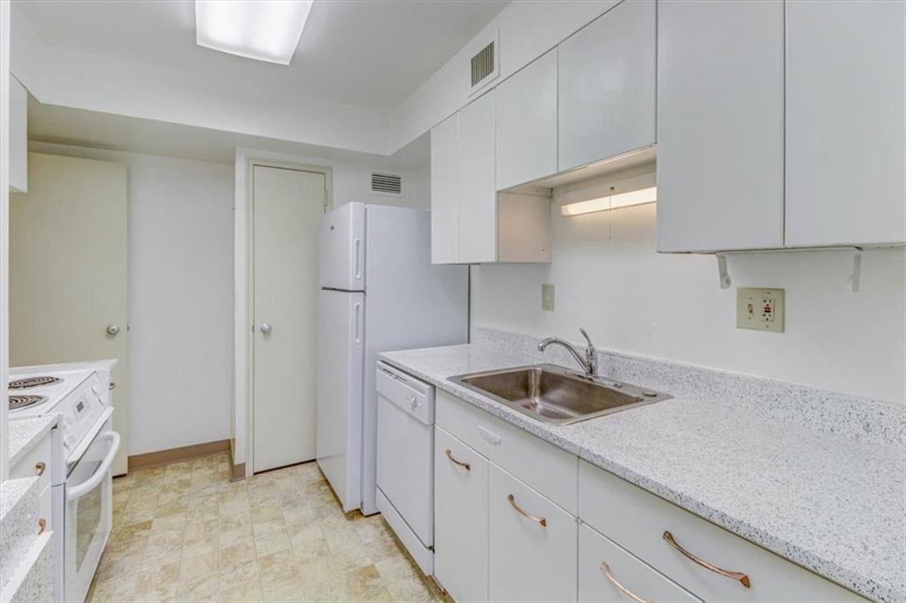 4550 Warwick Boulevard Property Photo 10