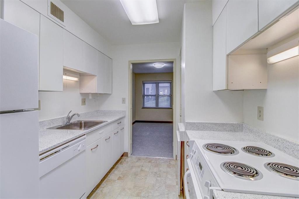 4550 Warwick Boulevard Property Photo 12