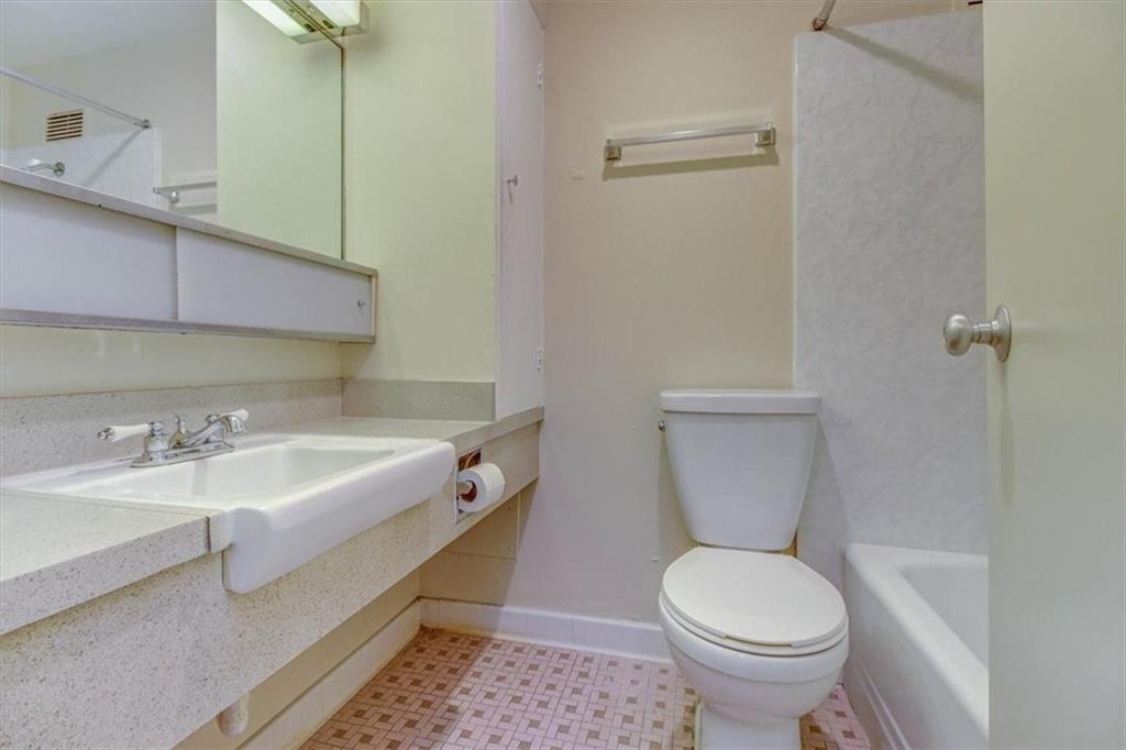4550 Warwick Boulevard Property Photo 15