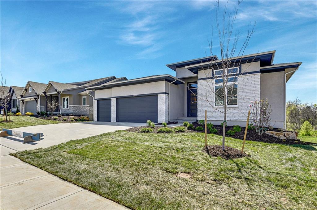 22051 W 100th Terrace Property Photo 2