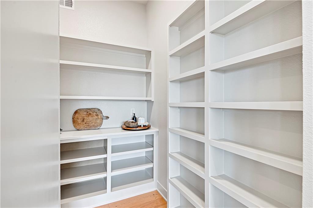 22051 W 100th Terrace Property Photo 8