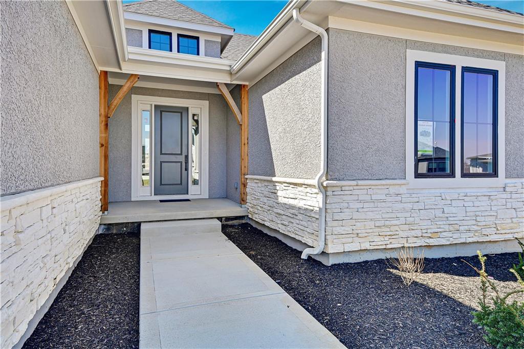 22047 W 94th Street Property Photo 1