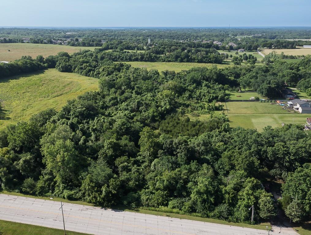 13319 Parallel Parkway Property Photo 2