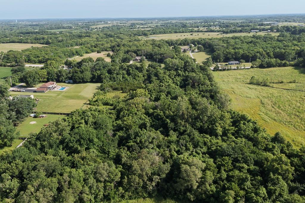 13319 Parallel Parkway Property Photo 3