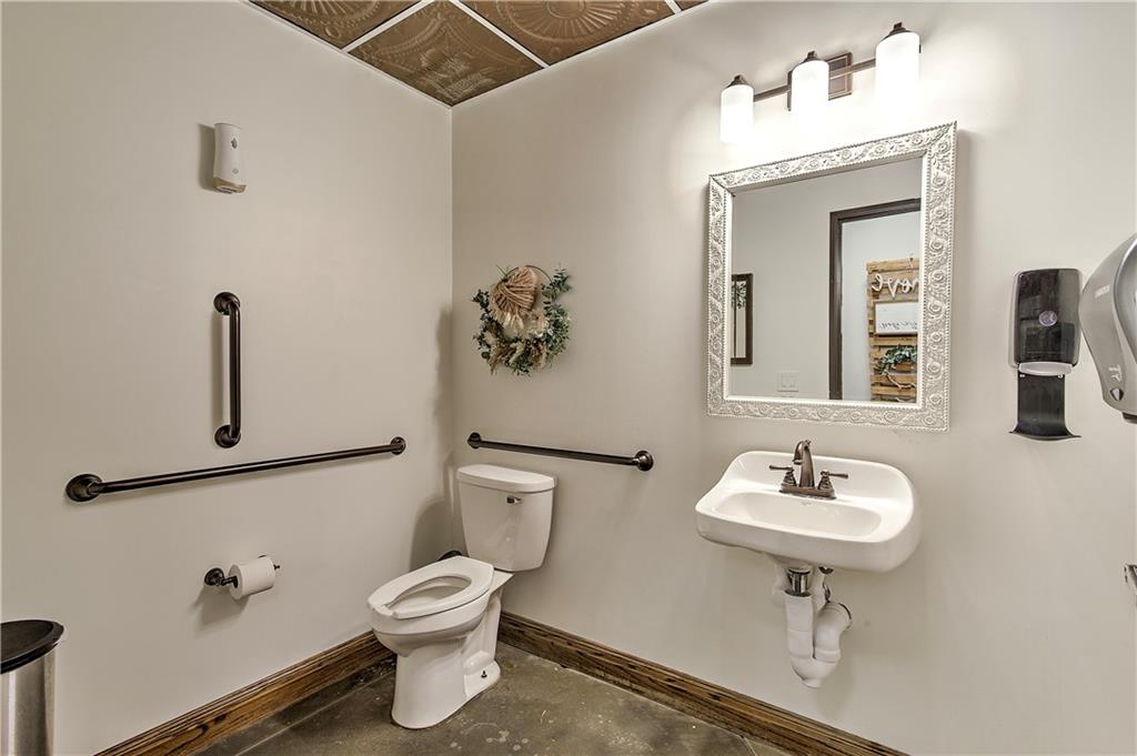 308 Se Douglas Street Property Photo 60
