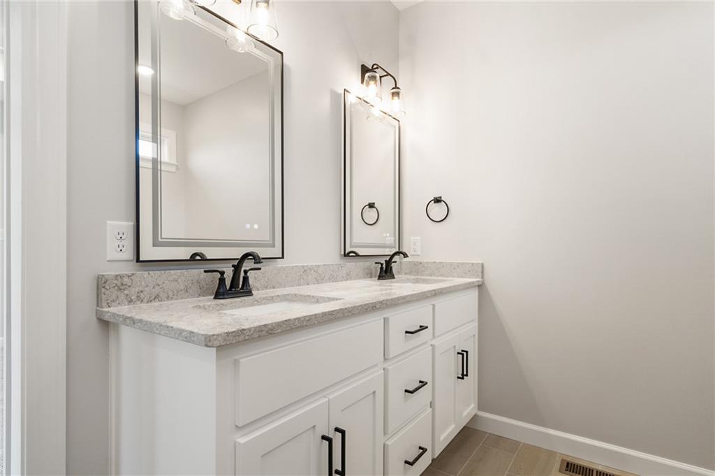 1227 Alexander Court Property Photo 20