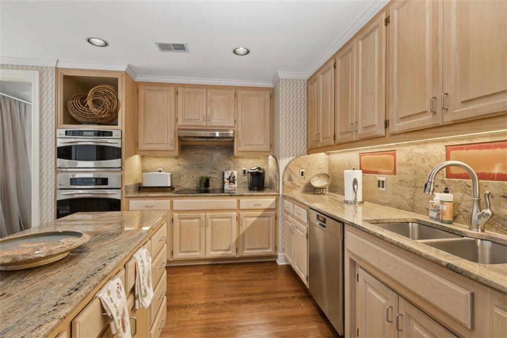 433 Ward Parkway Property Photo 10