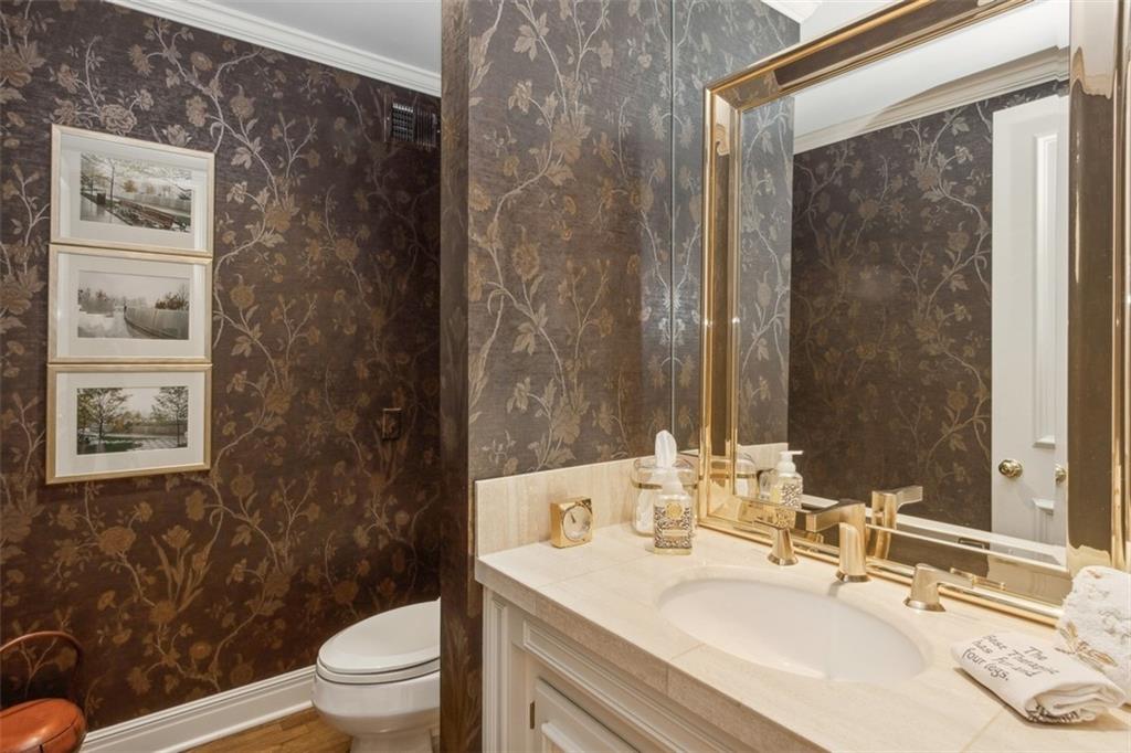 433 Ward Parkway Property Photo 14