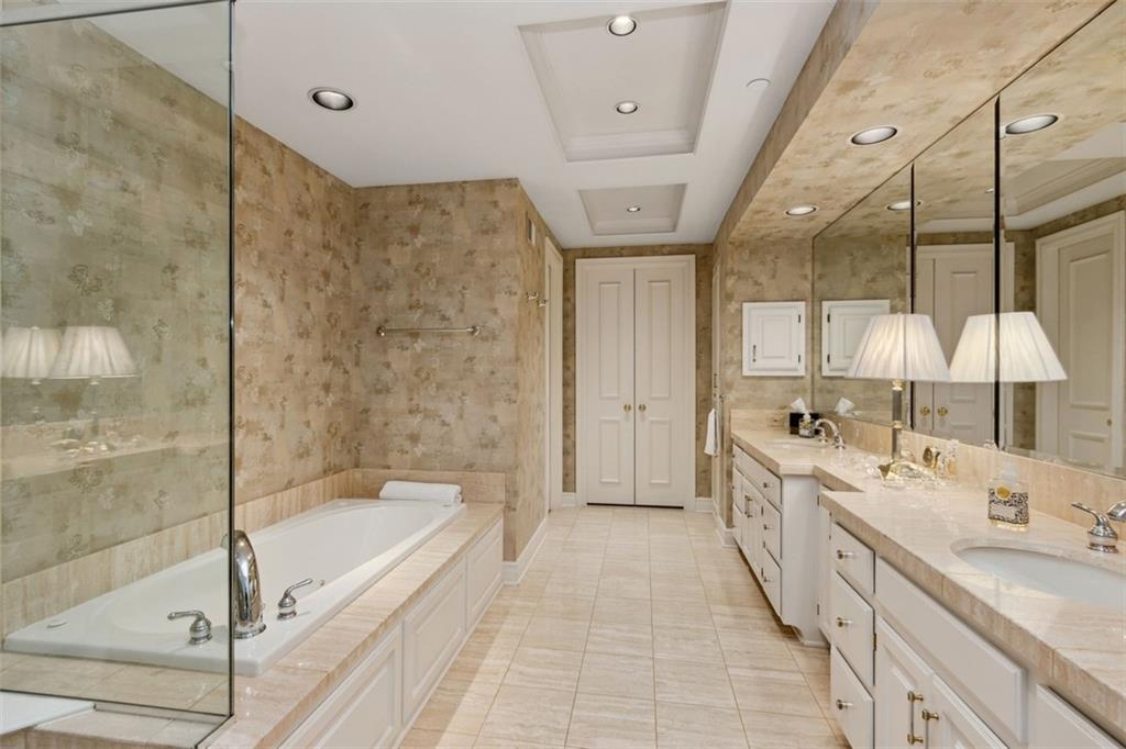 433 Ward Parkway Property Photo 17