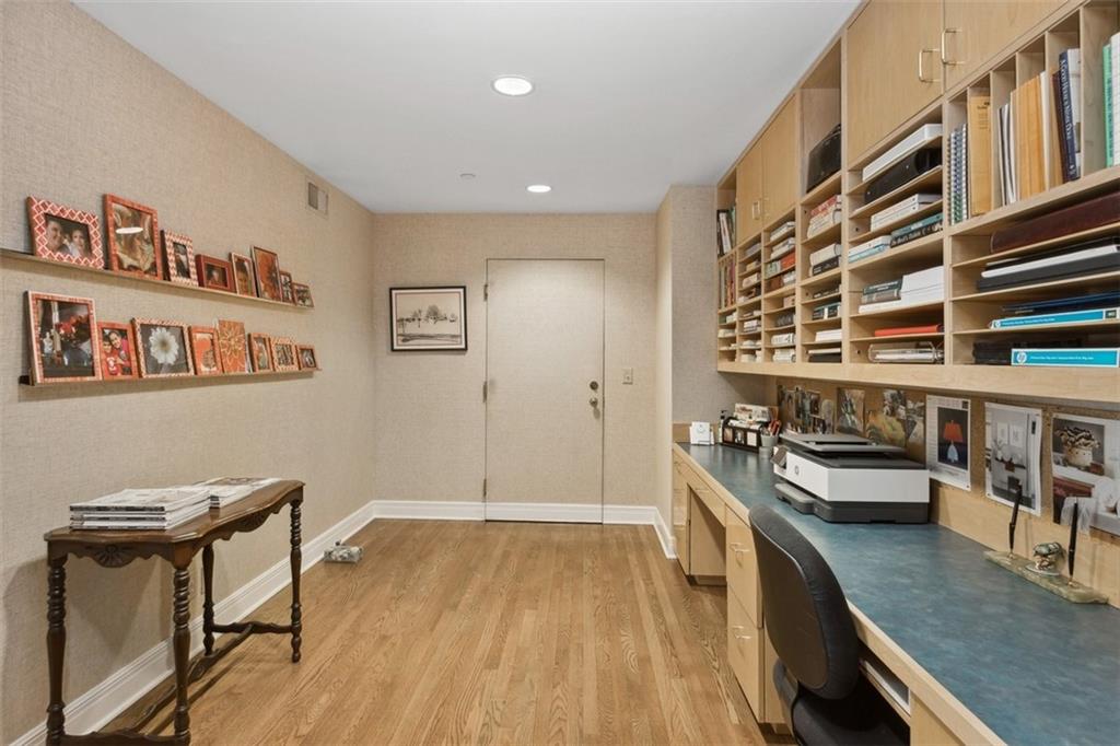 433 Ward Parkway Property Photo 22