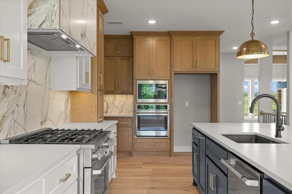 8732 N Lewis Avenue Property Photo 15
