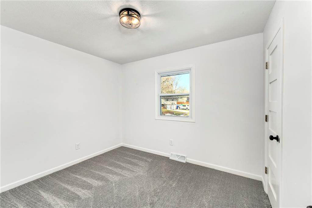112 Sw Gladstone Drive Property Photo 10