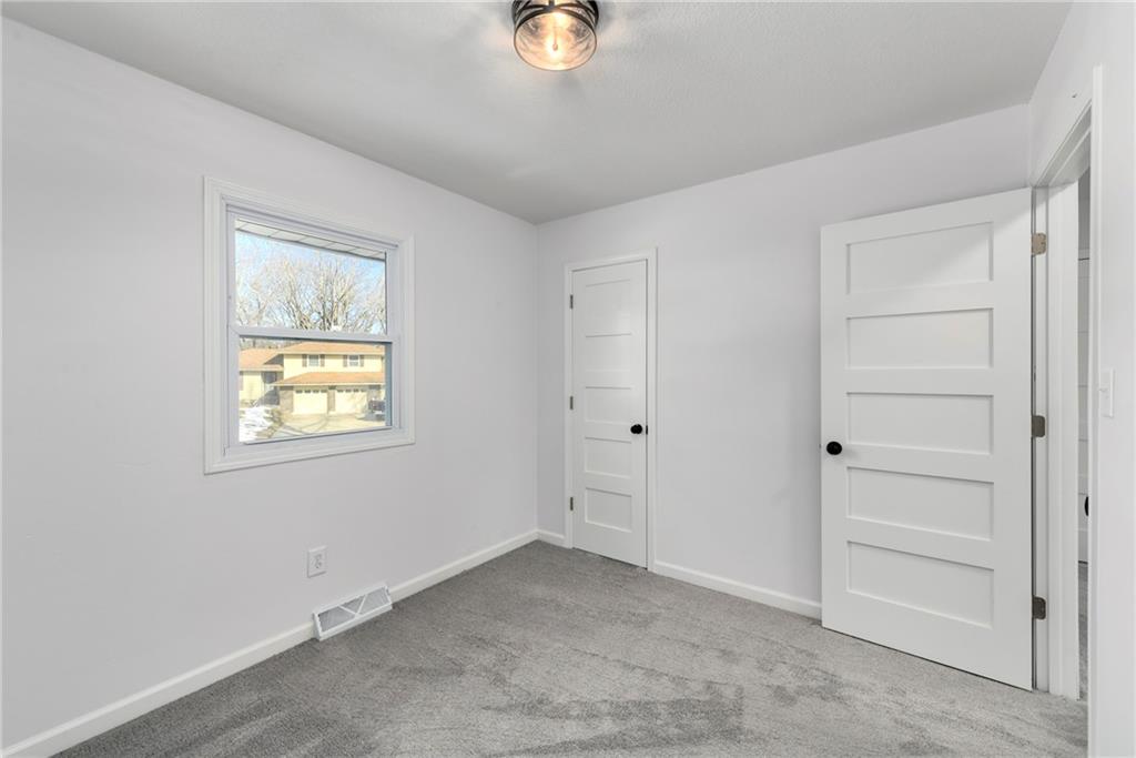 112 Sw Gladstone Drive Property Photo 11