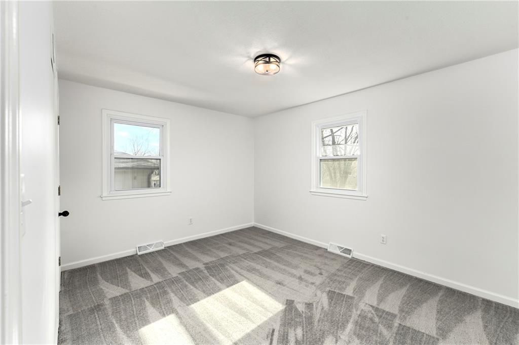112 Sw Gladstone Drive Property Photo 13